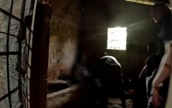 Femeie ţinută captivă 20 ani, într-o cuşcă