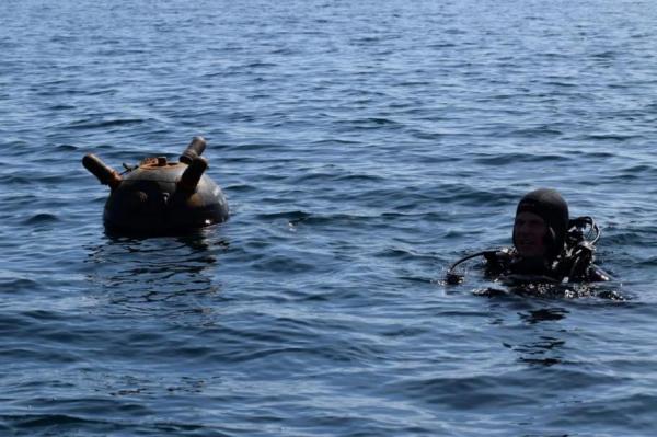 Mine anti-navă ar putea pluti în derivă de-a lungul coastei Mării Negre, avertizează oficili militari ucraineni