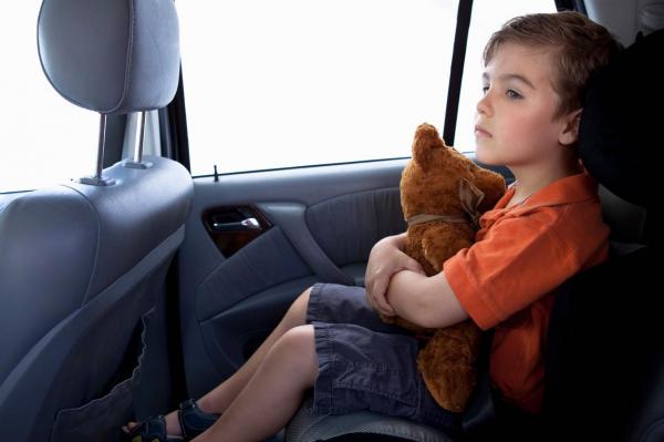 Uitat o zi întreagă în maşină, un băieţel de 3 ani a fost găsit fără suflare