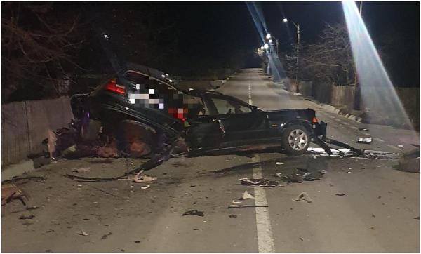 Inconştienţa ucide: Tânăr de 23 de ani fără permis, mort după ce s-a urcat la volan şi a făcut maşina praf, în Neamţ. O altă femeie, grav rănită