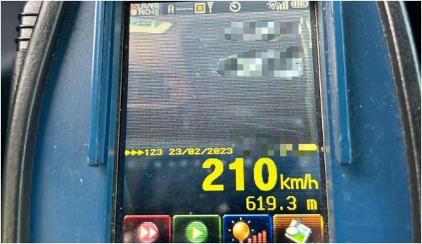 "Răsplata" primită de un șofer teribilist, după ce a fost prins gonind cu 210 km/h, pe A3