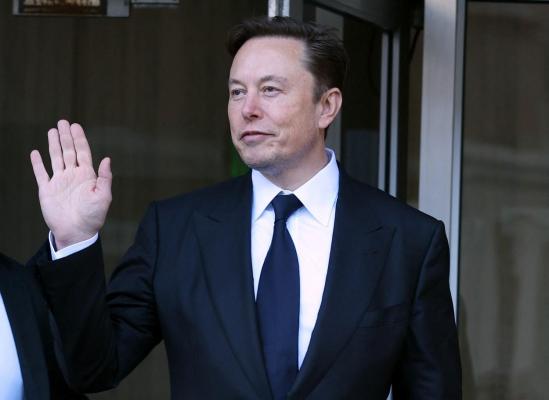 Elon Musk este din nou cel mai bogat om de pe planetă. A "furat" primul loc de la CEO-ul grupului LVMH, Bernard Arnault