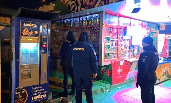 Un botoșănean dornic de senzații tari a fost jefuit în timp ce negocia o partidă de amor. Bărbatul a fost ademenit într-un gang