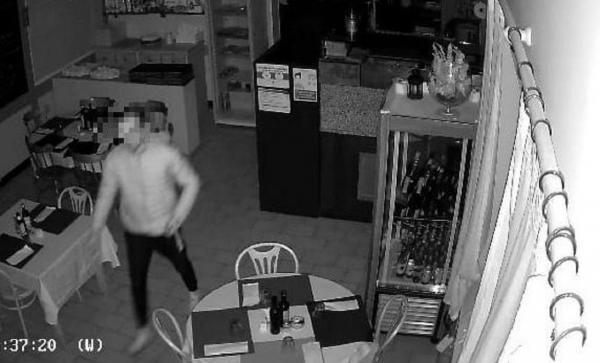 "Hoțul e mereu același, mai bine îi las cheile". Restaurant jefuit de nouă ori în șase luni. Patronii italieni sunt disperați