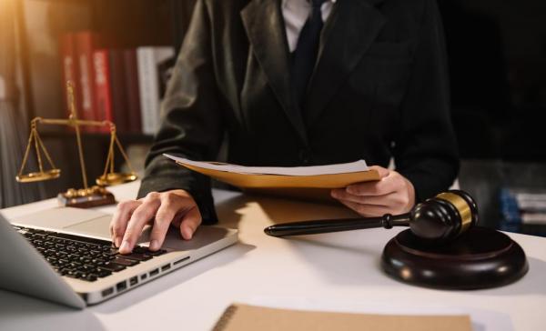 Ce salariu are un grefier în România. Cât căştigă un grefier debutant sau unul cu experienţă