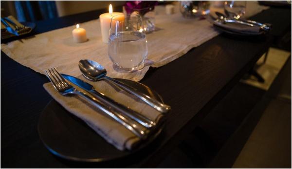 Cină la lumina lumânărilor, în zeci de restaurante din Lyon. Proprietarii trag un semnal de alarmă și cer plafonarea prețurilor la curent