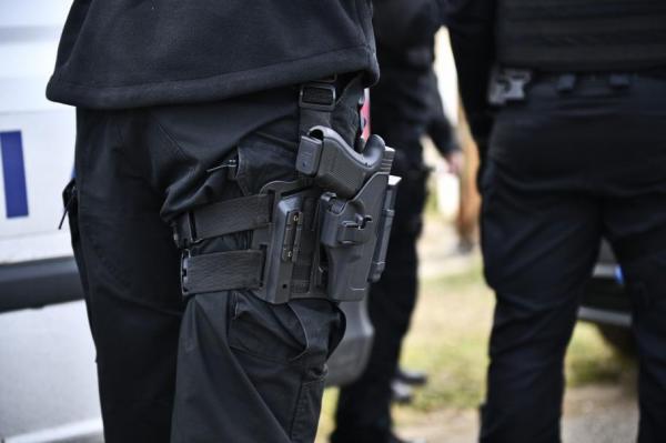 Un jandarm s-a rănit şi şi-a împuşcat colegul după ce i s-a descărcat arma. Cei doi se întorceau din misiune