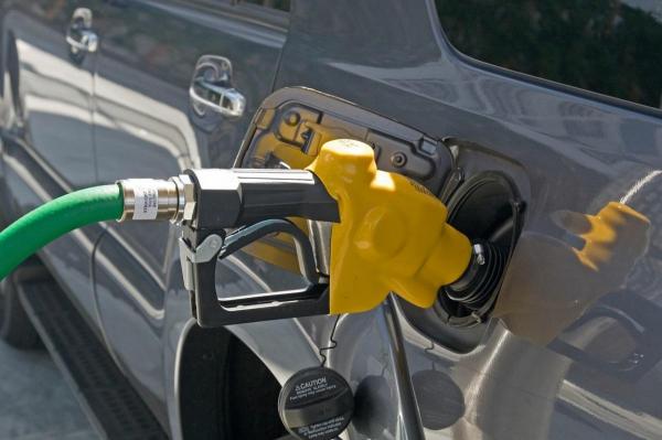 Preţurile la benzină standard şi benzină premium sunt în creştere