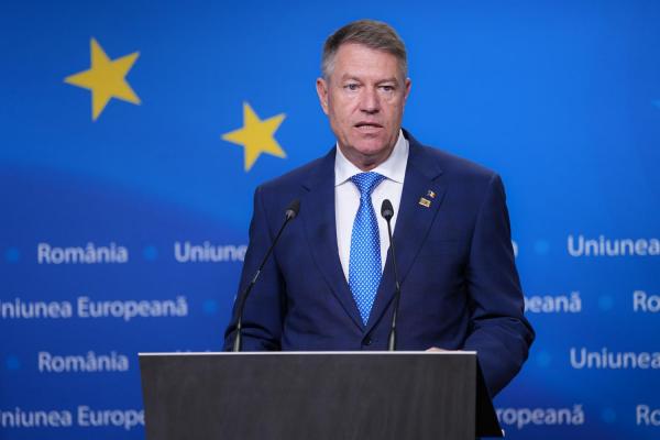 Iohannis a promulgat legea avertizorului de integritate, unul dintre motivele pentru care UE a blocat 3,2 miliarde de euro din PNRR