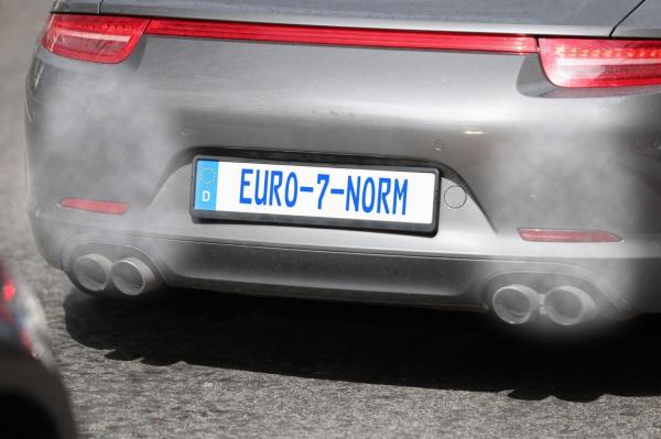UE a aprobat definitiv interzicerea vânzării de maşini pe benzină şi motorină din 2035. România s-a abținut de la vot