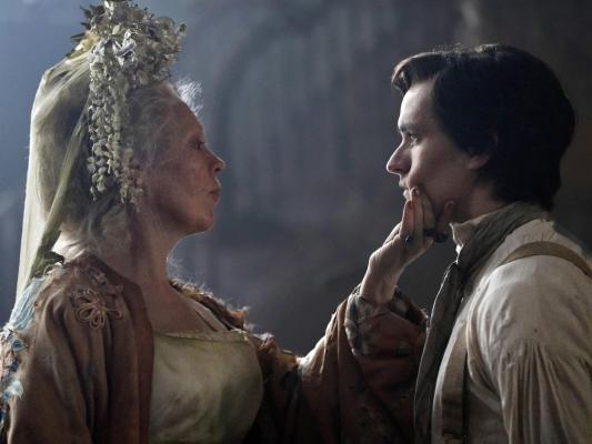 Olivia Colman va juca rolul lui Miss Havisham în noul serial "Marile Speranțe", după romanul lui Charles Dickens