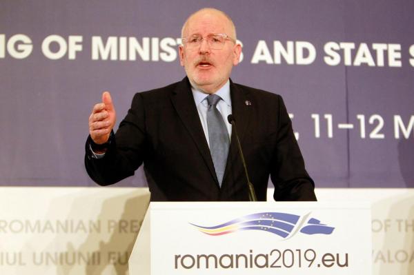 Frans Timmermans: Pragul la abuz în serviciu nu e aceeaşi situaţie ca la Ordonanţa 13. Să aşteptăm rezultatul final