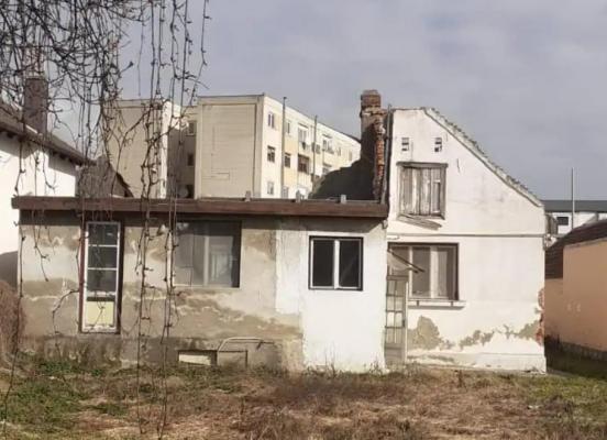 Hoţii au furat acoperişul unei case din centrul oraşului Alba Iulia. Nimeni nu a văzut nimic ilegal în activitatea lor