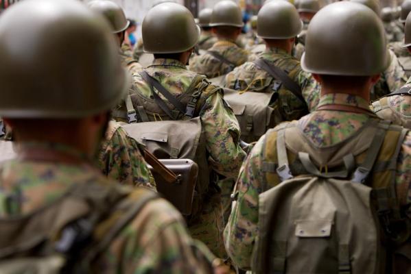 Un militar de 21 de ani s-a sinucis în timpul unui antremanet de tragere. A întors arma spre el chiar în faţa camarazilor săi, în Franţa