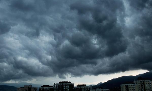 Vreme la extreme în România. ANM anunță 22 de grade în sudul și sud-estul țării, ploi și vânt puternic în rest