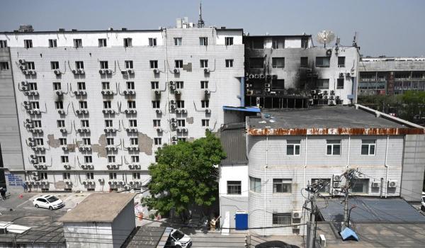 Directorul spitalului din Beijing, arestat după incendiul soldat cu 29 de morţi. Unii pacienţi au ieşit pe ferestre, atârnându-se de cearşafuri