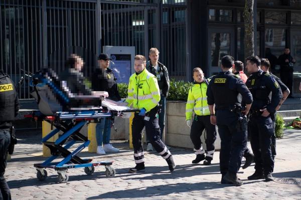 Un tânăr de 18 ani şi-a dat foc în faţa Ambasadei SUA din Copenhaga