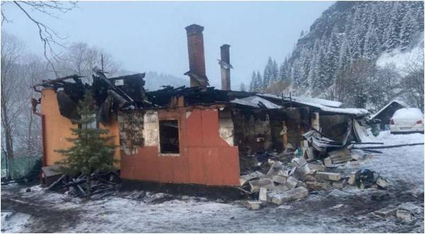 A murit ars de viu, după ce casa i-a luat foc de la un scurtcircuit electric