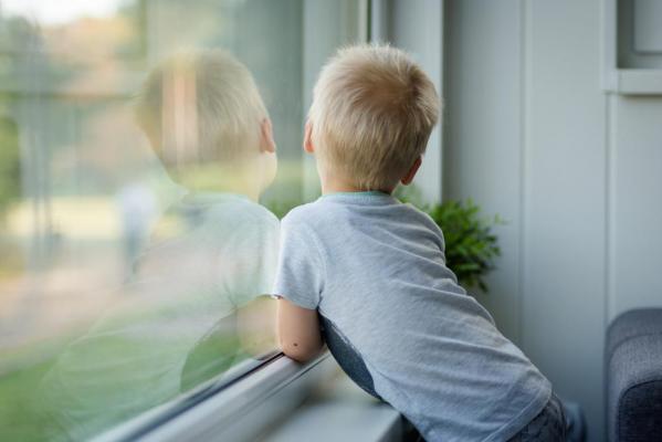 Cum a descoperit mătuşa unui copil de 3 ani din Anglia că băiatul mai are doar un an de trăit: „Toată lumea este șocată, nu mai este mult timp”