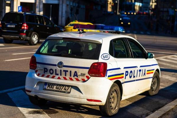 Bărbatul a fost reţinut de poliţişti