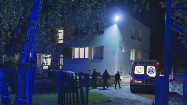 Atac la un orfelinat din Polonia. Un tânăr de 19 ani a înjunghiat o profesoară şi mai mulţi copii. O fată de 16 ani a murit