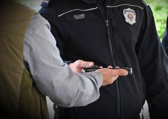 Cum se face dezarmarea Serbiei: Populaţia a predat poliţiei peste 3000 de arme şi zeci de mii de gloanţe în urma masacrelor