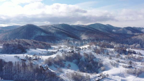 "Sătul de oraș", seria de reportaje Observator, Antena 1, o radiografie a fenomenului masiv pe care îl reprezintă mutarea tinerilor la sat