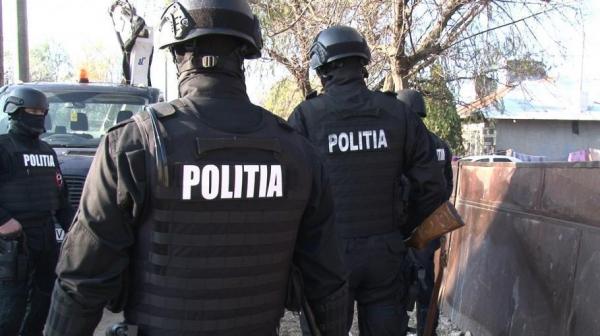 Percheziţii la un medic din Botoşani, acuzat că ar fi decontat ilegal peste 150.000 de lei. La una dintre locuinţele lui au fost găsiţi peste 100.000 de euro