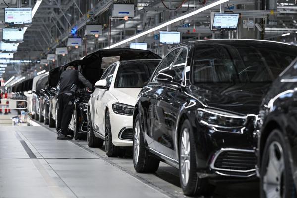 Mercedes a cerut ajutor de la inginerii echipei de Formula 1 ca să reintre în cursă pe segmentul maşinilor electrice. "Tesla nu are aşa ceva"