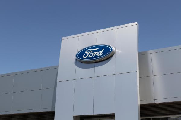 Ford scade prețurile pentru unul dintre modelele sale electrice pentru a putea ține pasul cu Tesla