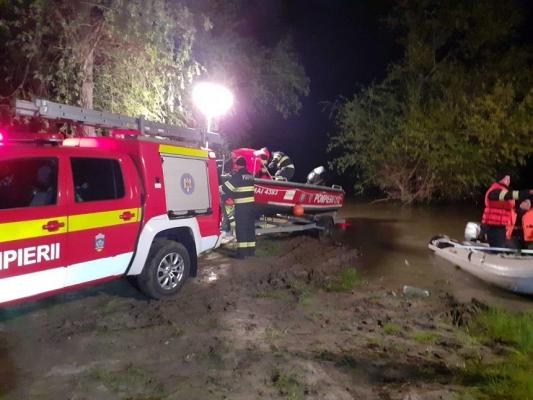 Doi bărbaţi, căzuţi în Lacul Snagov. Unul dintre ei a fost scos din apă de martori
