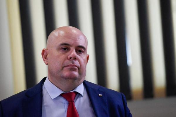 Procurorul general al Buglariei, vizat de o tentativă de asasinat în luna mai, a fost destituit. Este acuzat că a îngropat anchete asupra unor oligarhi şi politicieni