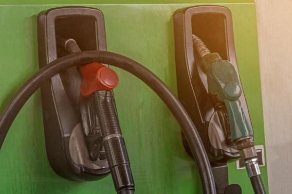 Preţurile la benzină şi la motorină au rămas precum în ziua precedentă