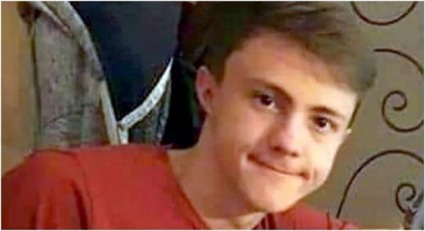 Un adolescent din UK și-a ucis fratelele din gelozie, crezând că mama adoptivă îl iubește mai mult