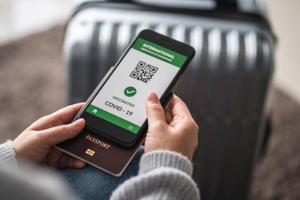 Un medic de familie din Constanţa a pretins 600 de lei pentru a emite certificate de vaccinare anticovid false. A obligat o angajată să treacă date nereale în sistem