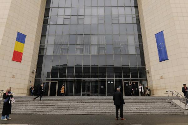 Procurorii şi judecătorii fac grevă pe perioadă nelimitată. Vor să îşi păstreze pensiile speciale şi dreptul de a ieşi la pensie mai repede