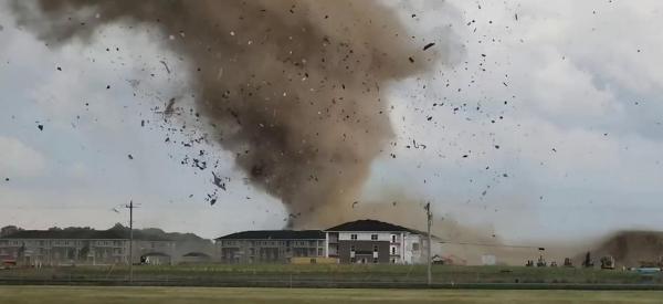 Dezastru în SUA după ce 20 de tornade au făcut prăpăd în câteva ore