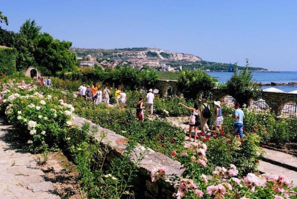 Sute de mii de români aleg să-şi petreacă vacanţa de vară în Bulgaria