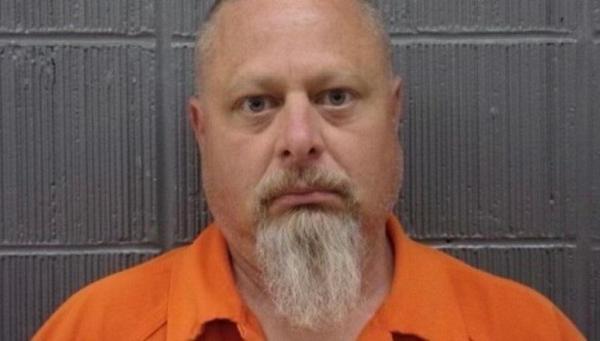 Bărbatul s-a dat de gol că le-a ucis pe cele două adolescente