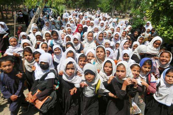 Aproape 80 de eleve au fost otrăvite în Afganistan. Fetelor le este interzis să meargă la şcoală mai departe de clasa a 6-a