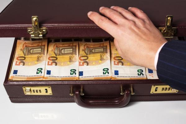 „Este un semn din cer”. O comună s-a trezit mai bogată cu 8 milioane de euro, după ce o femeie singură şi bogată şi-a lăsat întreaga avere comunităţii, în Franţa