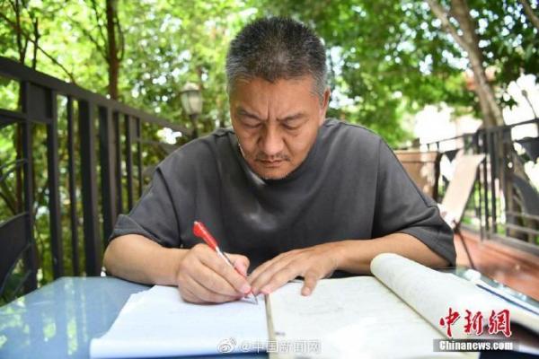 Un milionar chinez a dat Bacul de 27 de ori. Bărbatul de 56 de ani vrea să fie admis la o universitate prestigioasă