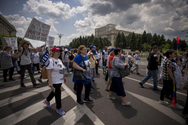 Cererea unei mame ca greva profesorilor să fie declarată ilegală, respinsă în instanţă. Suma pe care este obligată să o plătească