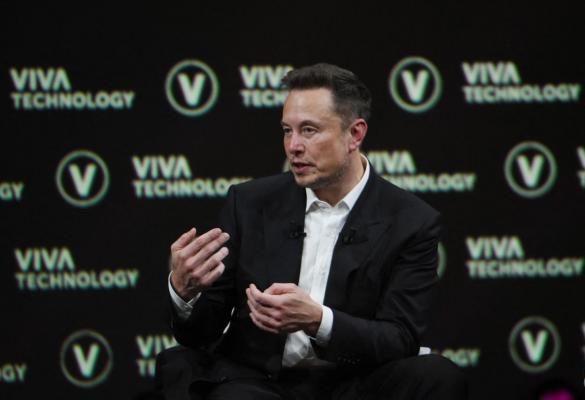 Elon Musk la un târg de tehnologie din paris, Franța