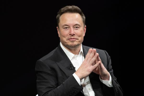 Elon Musk a lansat xAI