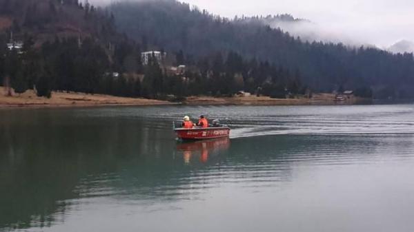 O barcă cu 6 oameni s-a răsturnat pe lacul Colibiţa, în urma unei vijelii. Alţi 2 oameni se aflau pe o hidrobicicletă