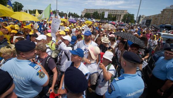 Profesorii din România primesc salariile majorate de vineri, 14 iulie. Ligia Deca: Promisiunea a fost onorată