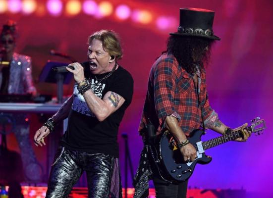 Guns N' Roses, concert incendiar pe scena Arenei Naţionale. Fanii au revăzut pentru prima dată trupa reunită după 27 de ani