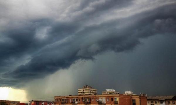 9 județe, sub avertizare cod galben de vreme severă. Ploi torențiale, grindină și vijelii până la noapte