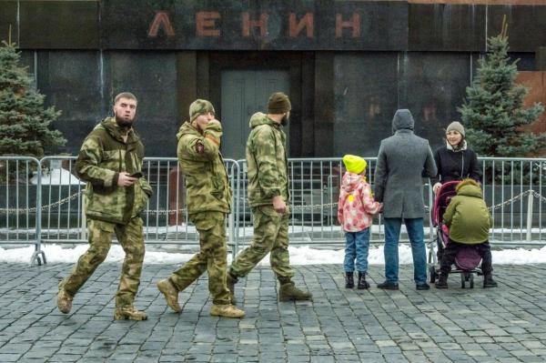 Un rus "care nu părea în toate minţile" a aruncat cu un cocktail Molotov în mausoleul lui Lenin. Bărbatul a fost reţinut